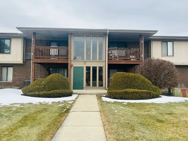 $220,000 | 803 Brook Drive, Unit 5, Streamwood, IL 60107