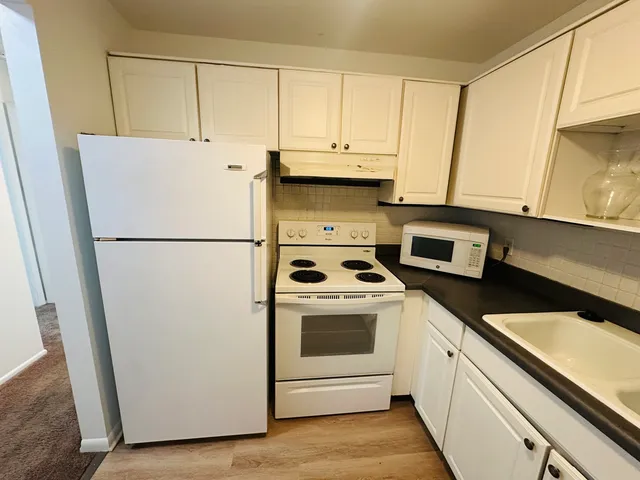 $220,000 | 803 Brook Drive, Unit 5, Streamwood, IL 60107