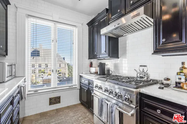 $9,995 | 1424 North Crescent Heights Boulevard, Unit 51, West Hollywood, CA 90046