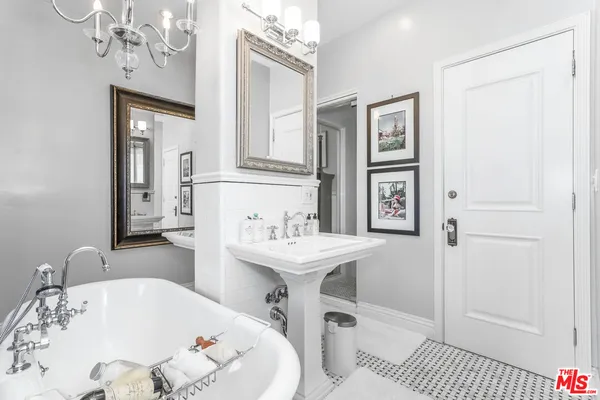 $9,995 | 1424 North Crescent Heights Boulevard, Unit 51, West Hollywood, CA 90046