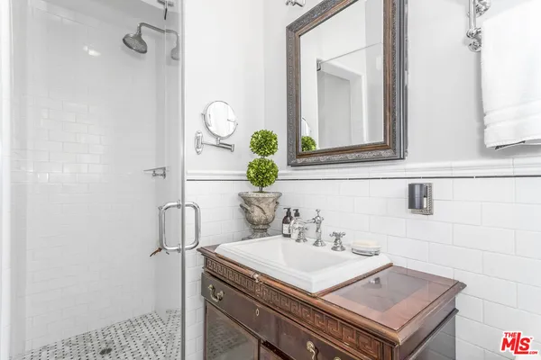 $9,995 | 1424 North Crescent Heights Boulevard, Unit 51, West Hollywood, CA 90046