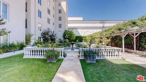 $9,995 | 1424 North Crescent Heights Boulevard, Unit 51, West Hollywood, CA 90046