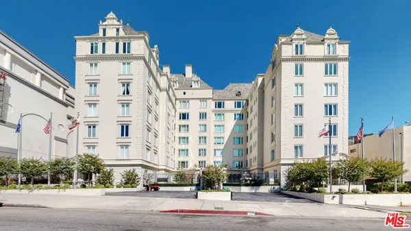 $9,995 | 1424 North Crescent Heights Boulevard, Unit 51, West Hollywood, CA 90046