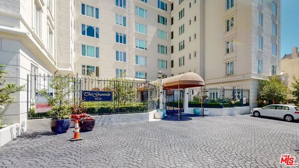$9,995 | 1424 North Crescent Heights Boulevard, Unit 51, West Hollywood, CA 90046
