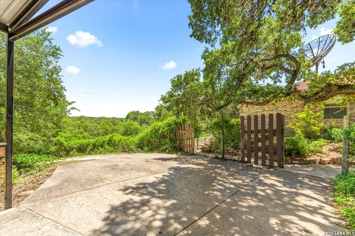 19435 Nottingham Lane Helotes, TX 78023 - Photo 32 of 46