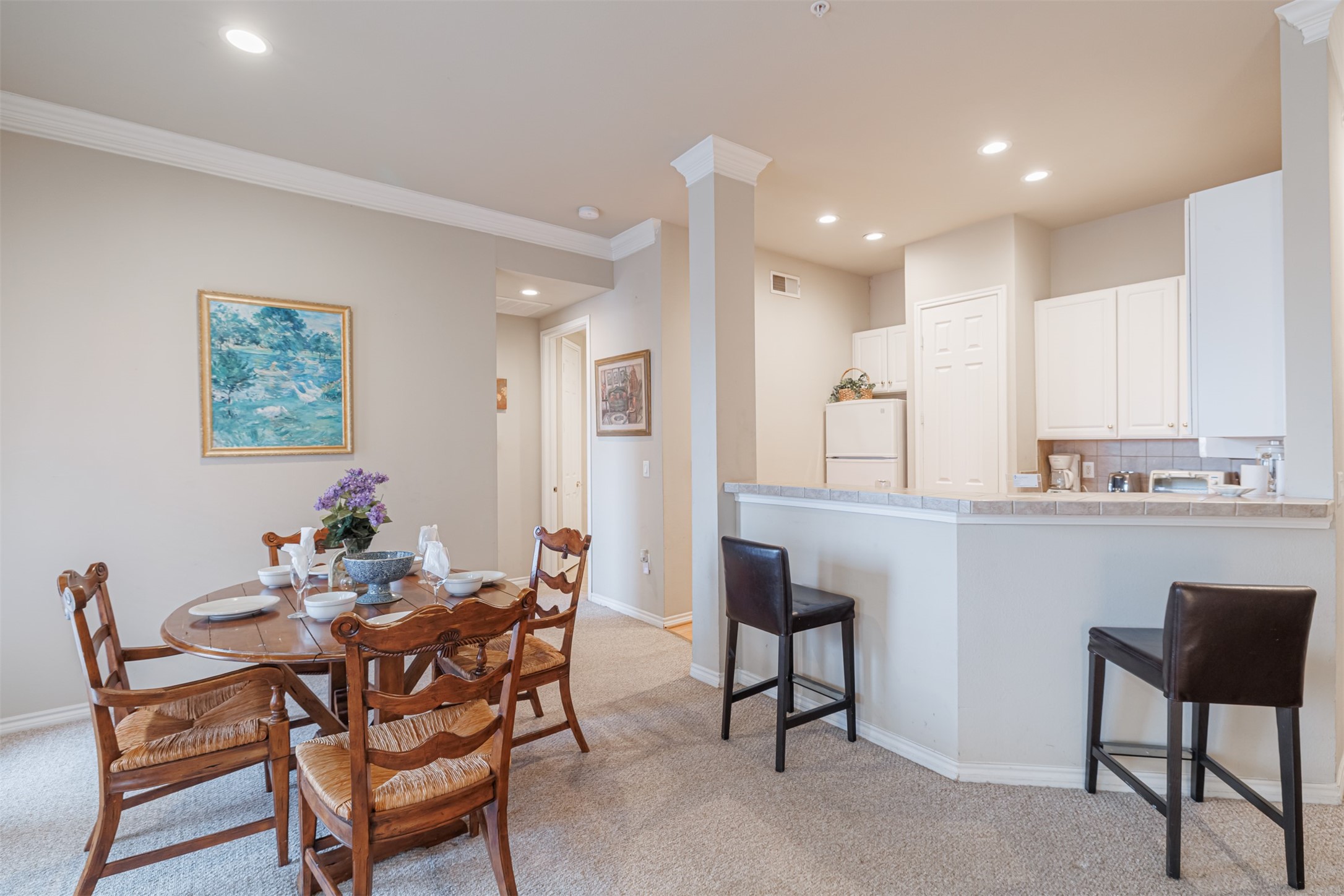 2400 McCue Road, Unit 202 Houston, TX 77056 - Photo 5 of 24 a view of a dining room with furniture