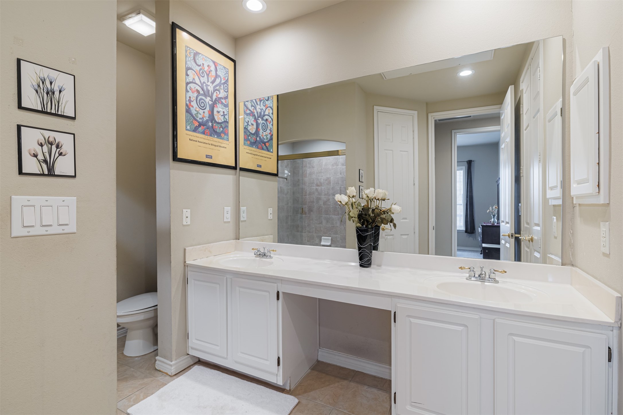 2400 McCue Road, Unit 202 Houston, TX 77056 - Photo 8 of 24 a bathroom with a sink and a mirror