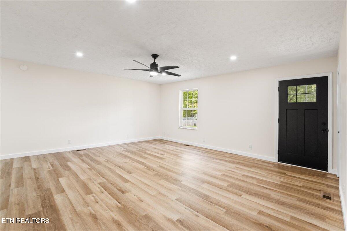 355 McDeerman Road Jacksboro, TN 37757 - Photo 11 of 32 living