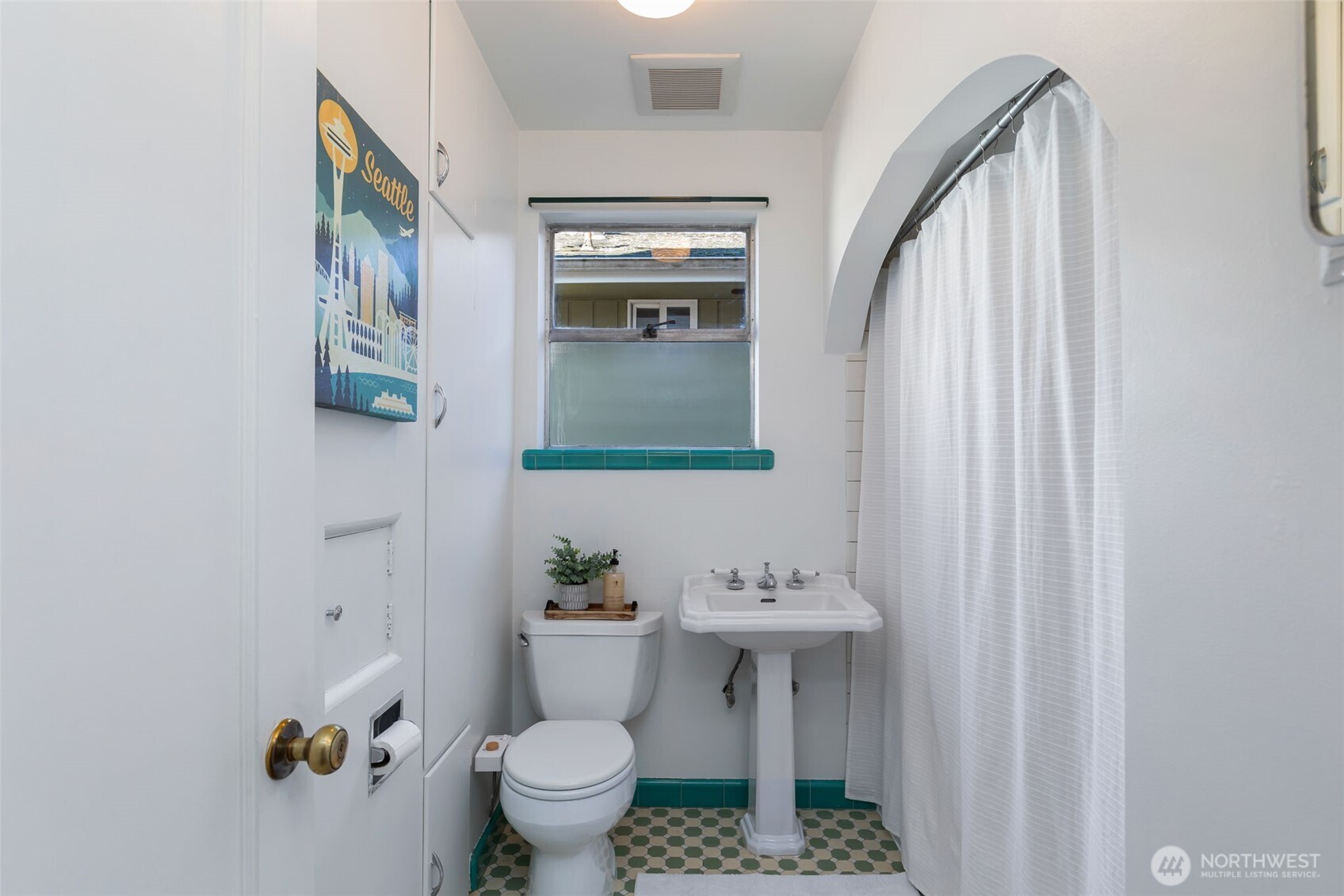 1323 Sturgus Avenue South Seattle, WA 98144 - Photo 10 of 22