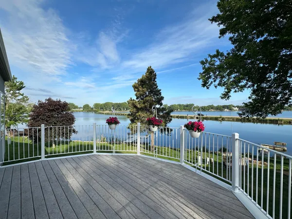 $629,000 | 1976 Bay Street, Worthington, MN 56187