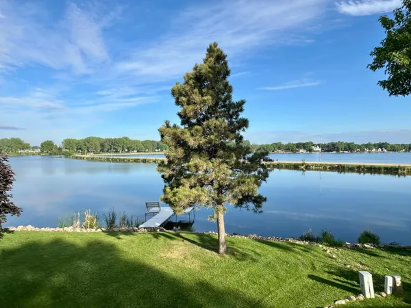 $629,000 | 1976 Bay Street, Worthington, MN 56187