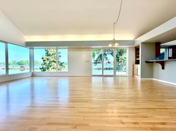 $629,000 | 1976 Bay Street, Worthington, MN 56187