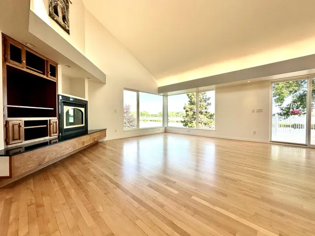 $629,000 | 1976 Bay Street, Worthington, MN 56187