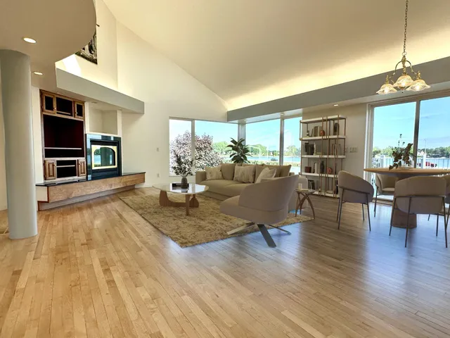 $629,000 | 1976 Bay Street, Worthington, MN 56187