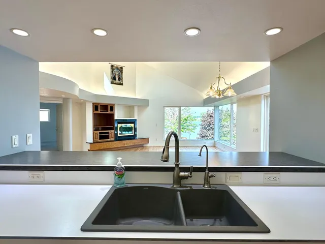 $629,000 | 1976 Bay Street, Worthington, MN 56187