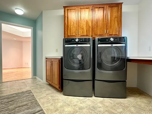 $629,000 | 1976 Bay Street, Worthington, MN 56187