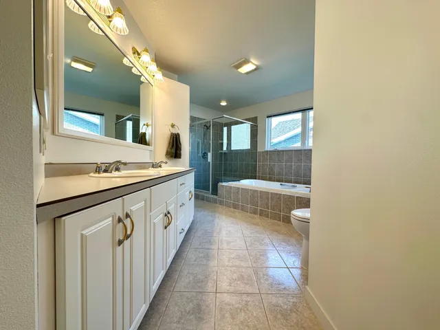 $629,000 | 1976 Bay Street, Worthington, MN 56187