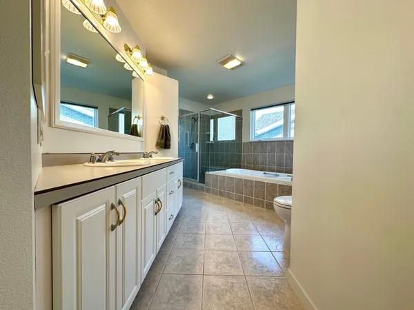 $629,000 | 1976 Bay Street, Worthington, MN 56187