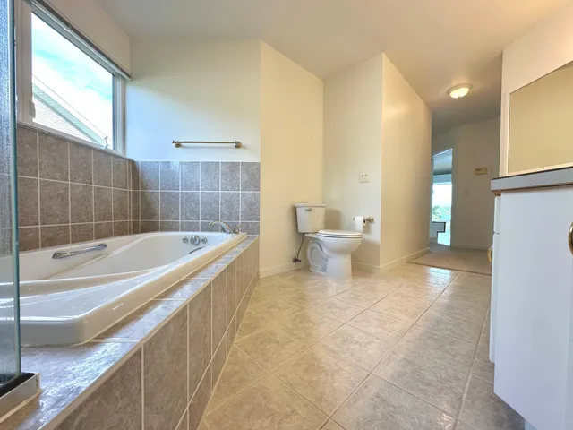 $629,000 | 1976 Bay Street, Worthington, MN 56187