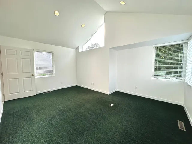 $629,000 | 1976 Bay Street, Worthington, MN 56187