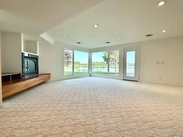 $629,000 | 1976 Bay Street, Worthington, MN 56187