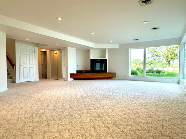 $629,000 | 1976 Bay Street, Worthington, MN 56187