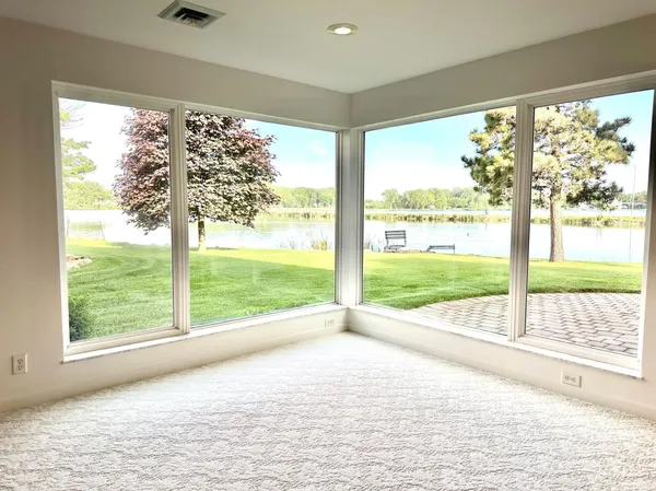 $629,000 | 1976 Bay Street, Worthington, MN 56187