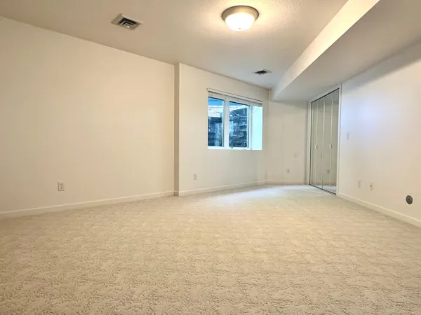 $629,000 | 1976 Bay Street, Worthington, MN 56187