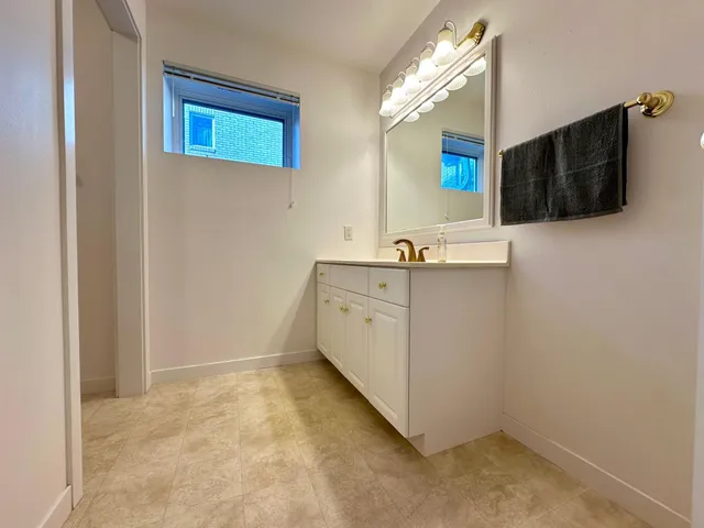 $629,000 | 1976 Bay Street, Worthington, MN 56187