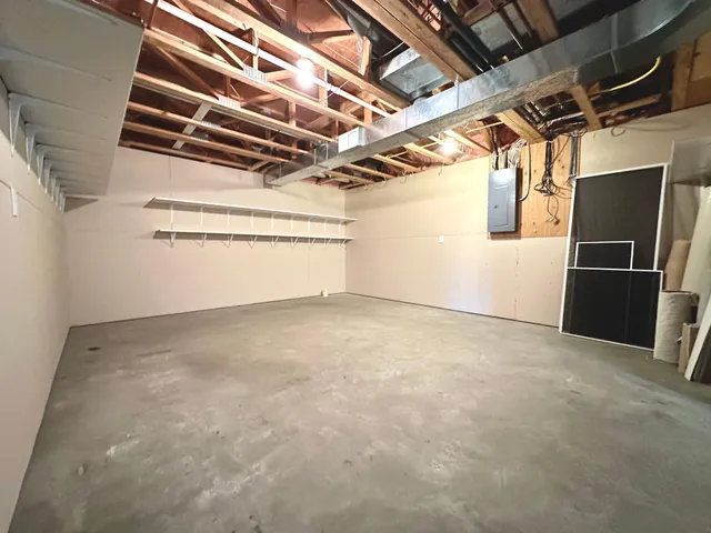 $629,000 | 1976 Bay Street, Worthington, MN 56187