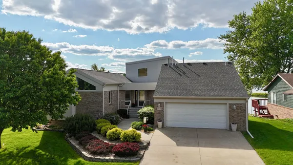 $629,000 | 1976 Bay Street, Worthington, MN 56187