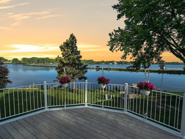 $629,000 | 1976 Bay Street, Worthington, MN 56187