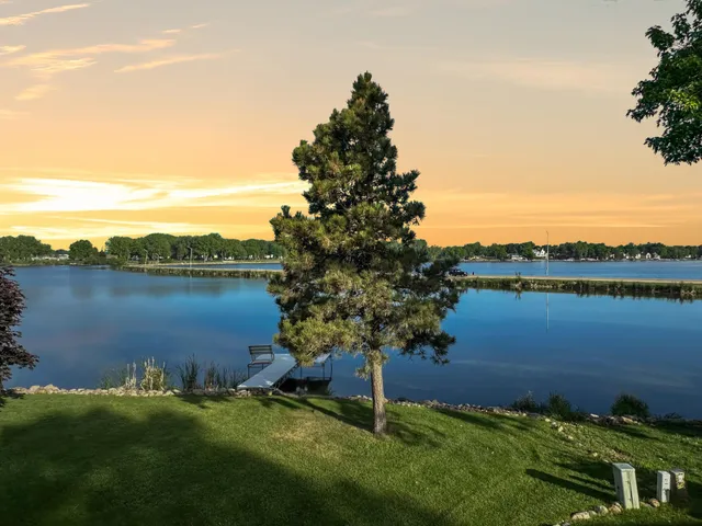 $629,000 | 1976 Bay Street, Worthington, MN 56187