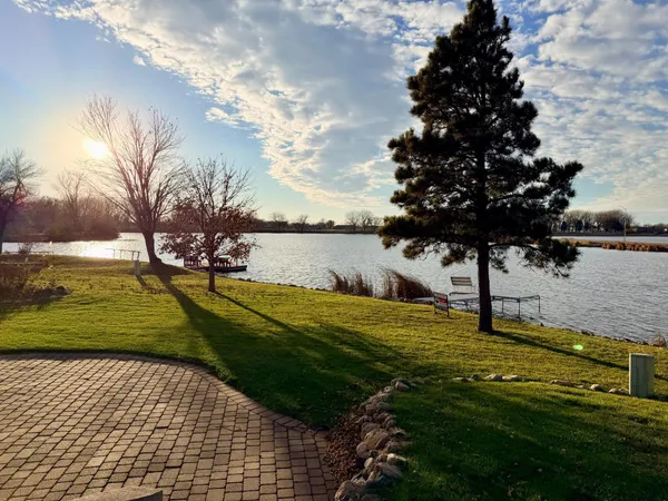 $629,000 | 1976 Bay Street, Worthington, MN 56187