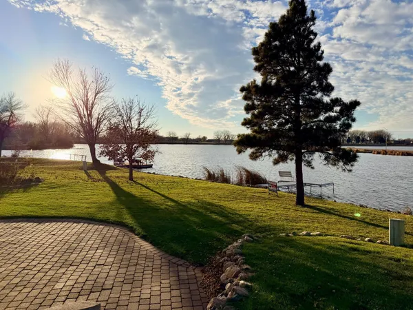 $629,000 | 1976 Bay Street, Worthington, MN 56187