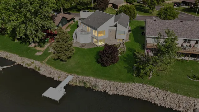 $629,000 | 1976 Bay Street, Worthington, MN 56187