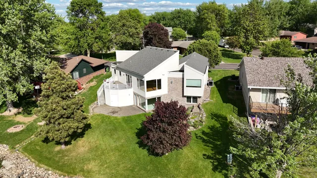 $629,000 | 1976 Bay Street, Worthington, MN 56187