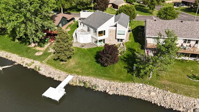$629,000 | 1976 Bay Street, Worthington, MN 56187