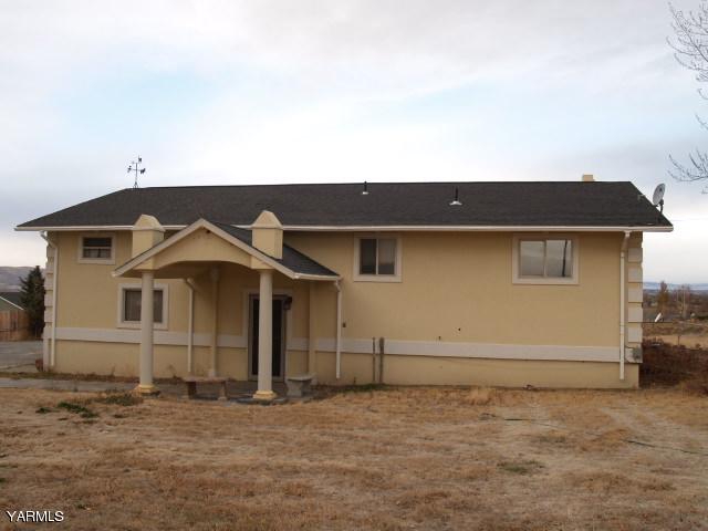 721 Bittner Road Yakima, WA 98901 - Photo 3 of 18 front view of a house with a dry yard