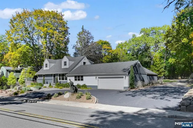 $899,000 | 60 Fremont Avenue, Park Ridge, NJ 07656