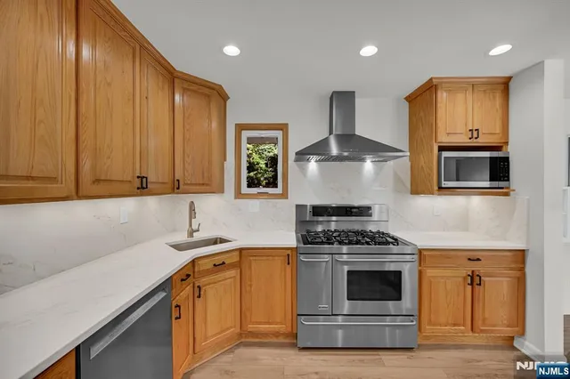 $899,000 | 60 Fremont Avenue, Park Ridge, NJ 07656