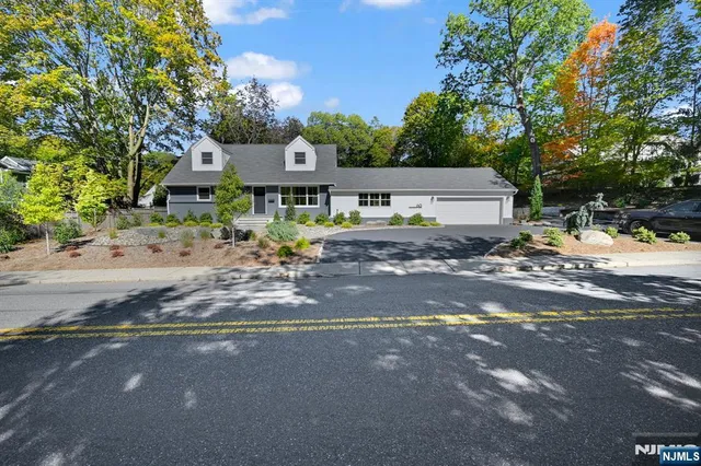 $899,000 | 60 Fremont Avenue, Park Ridge, NJ 07656