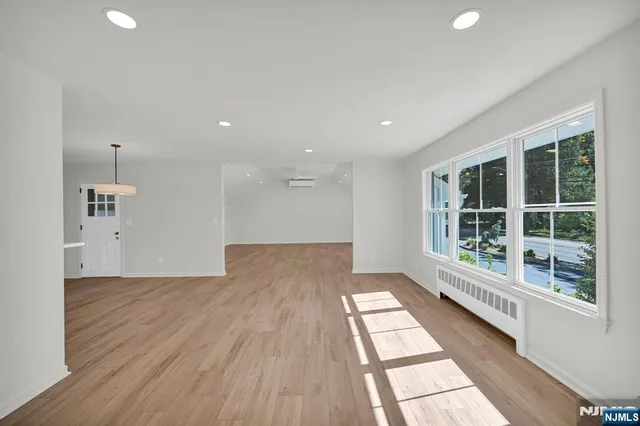 $899,000 | 60 Fremont Avenue, Park Ridge, NJ 07656