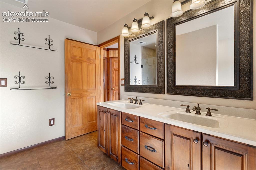 2809 Edlowe Road Woodland Park, CO 80863 - Photo 21 of 42 Primary Bathroom