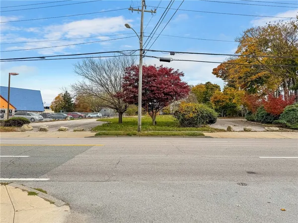 $950,000 | 149 West Main Road, Middletown, RI 02842