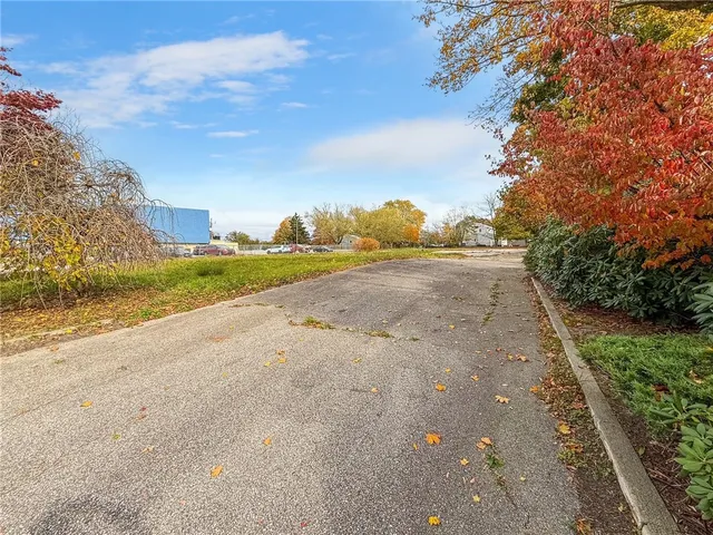 $950,000 | 149 West Main Road, Middletown, RI 02842