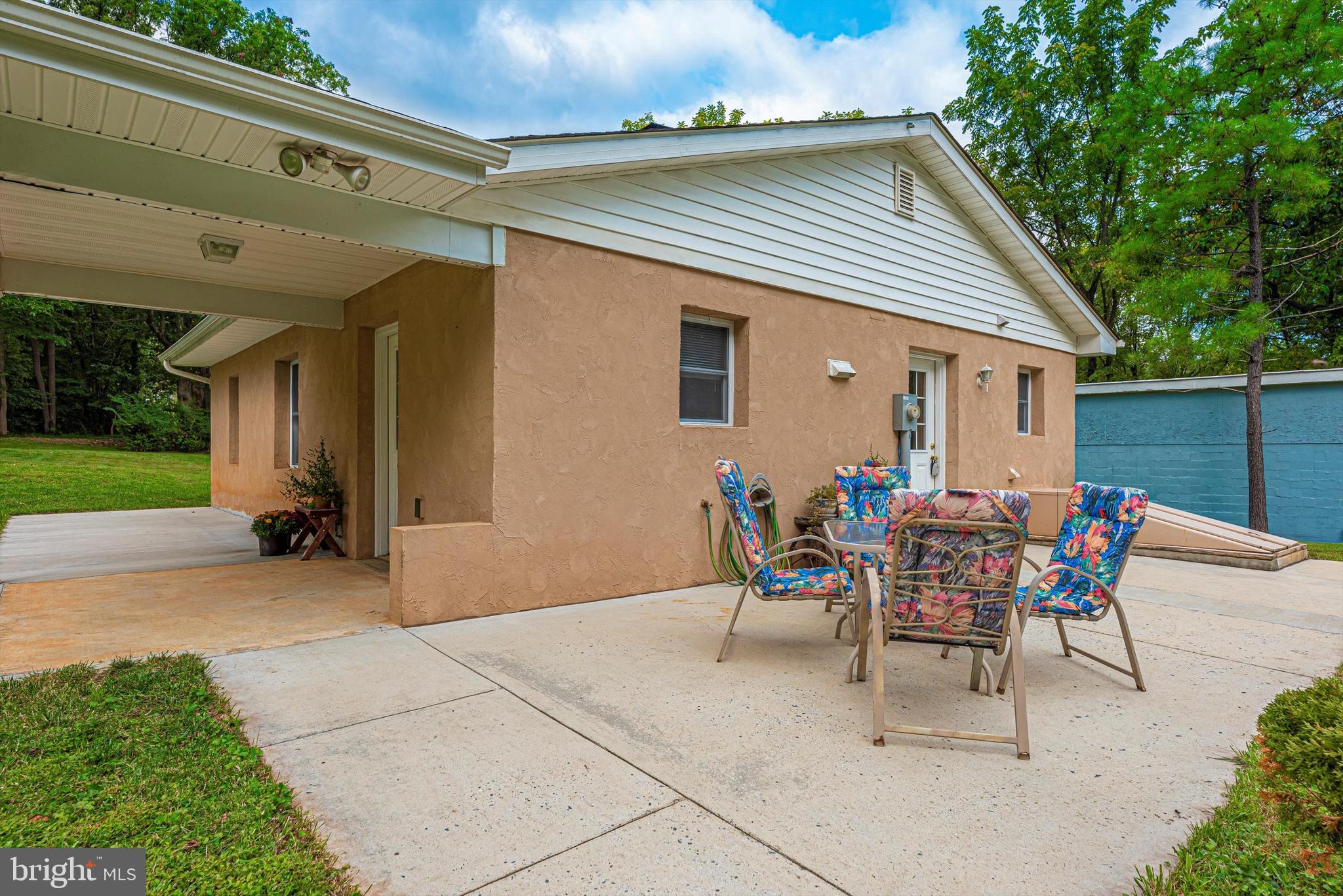6153 Fulmer Road Frederick, MD 21703 - Photo 2 of 37 Side patio