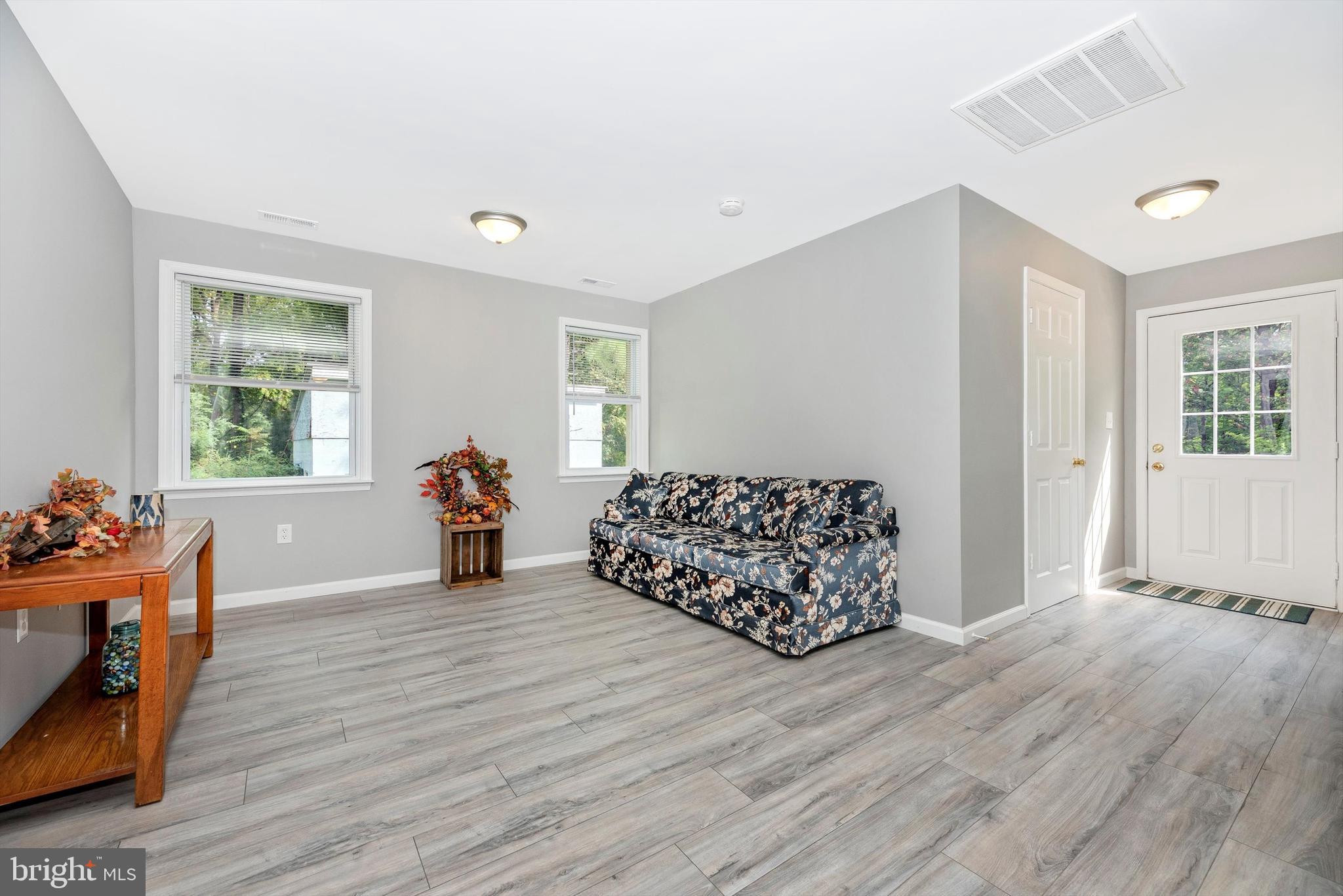 6153 Fulmer Road Frederick, MD 21703 - Photo 17 of 37 Living room open