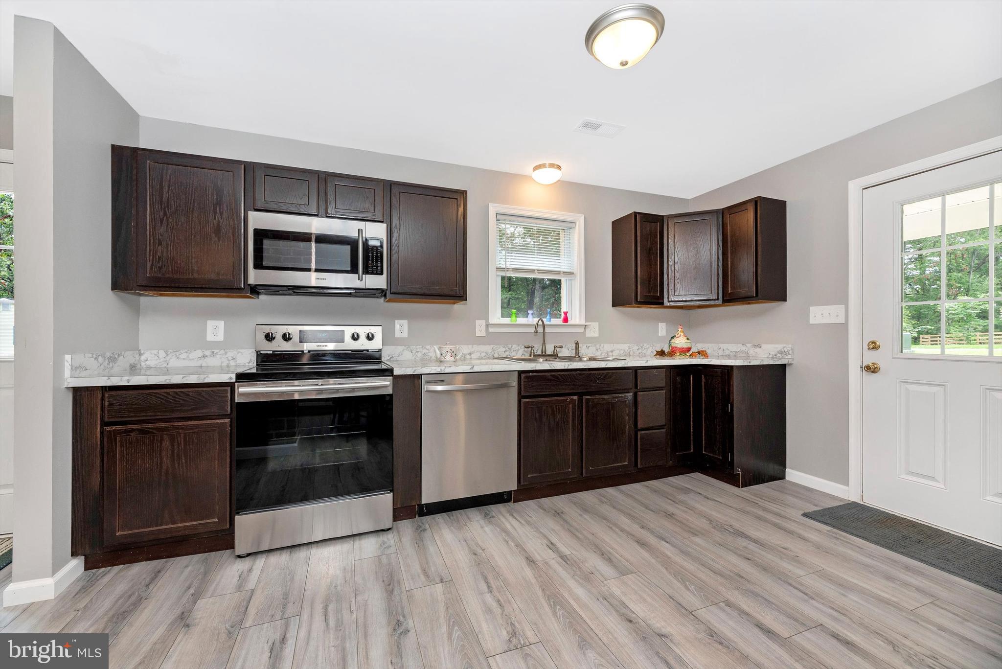 6153 Fulmer Road Frederick, MD 21703 - Photo 8 of 37 Great modern flooring