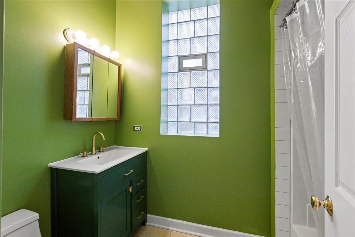 3145 West Augusta Boulevard, Unit 2 Chicago, IL 60622 - Photo 11 of 29 a bathroom with a sink and a mirror
